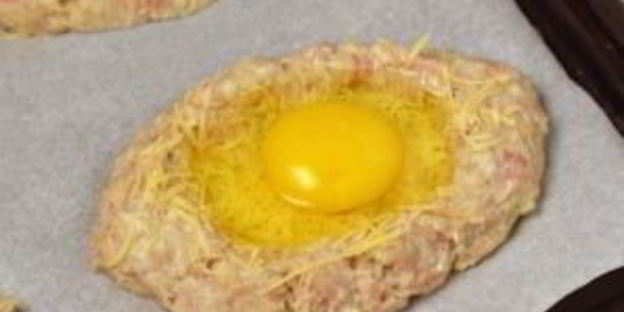 шницель из фарша с яйцом