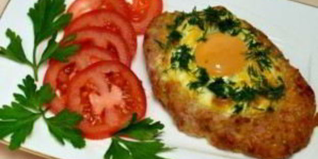 шницель из фарша с яйцом