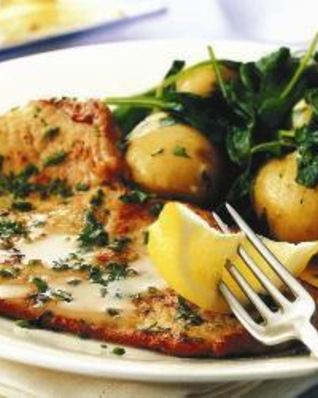 Шницель из телятины с картофелем и шпинатом