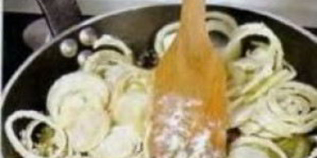 шницель капустный с луковой заправкой