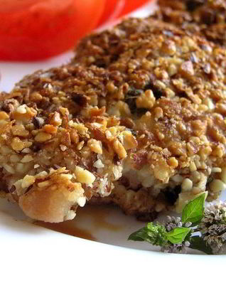 Шницель с мятой, миндалем и кедровыми орешками