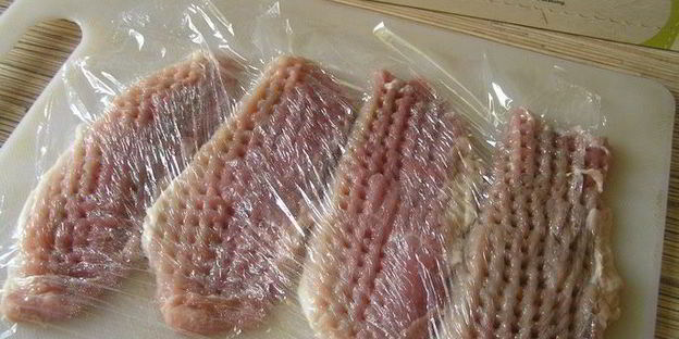 шницель с мятой, миндалем и кедровыми орешками