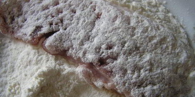 шницель с мятой, миндалем и кедровыми орешками