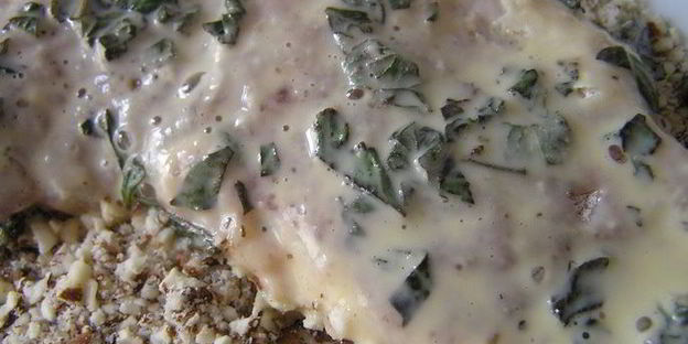 шницель с мятой, миндалем и кедровыми орешками