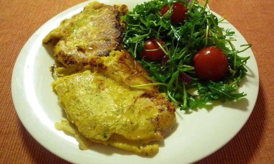 Рецепт шницеля в пряной горчичной панировке с салатом
