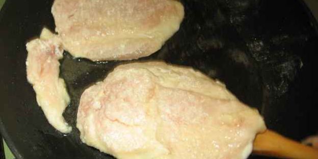 шницели куриные и печень с салатом