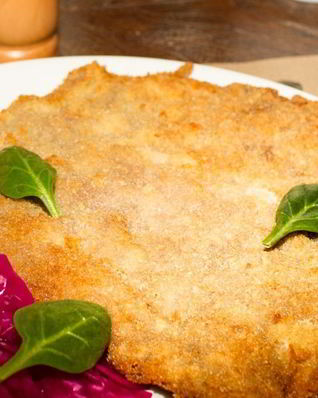 Венский шницель из парной телятины в хрустящей корочке