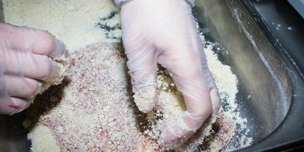 венский шницель из парной телятины в хрустящей корочке