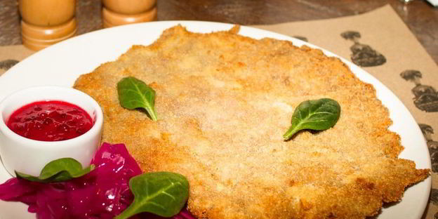 венский шницель из парной телятины в хрустящей корочке