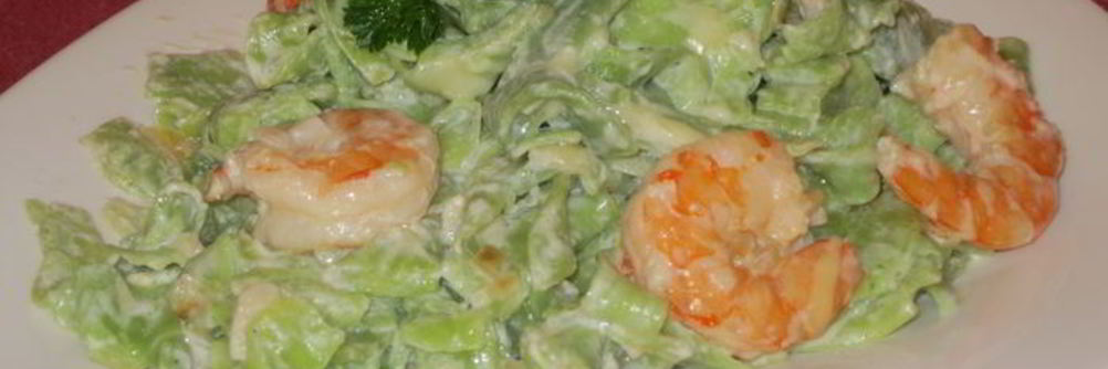 Шпинатная лапша с креветками