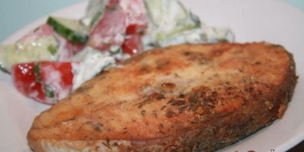 ароматные жареные стейки лосося