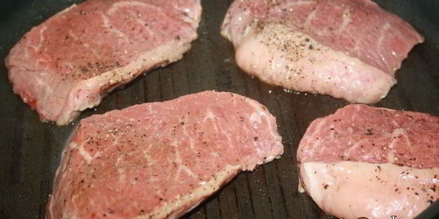 говяжьи стейки-гриль маринованные в светлом пиве