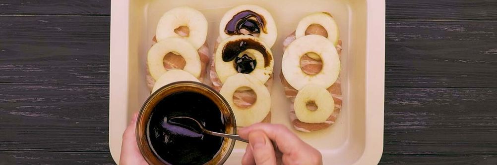 Куриные стейки с яблоками