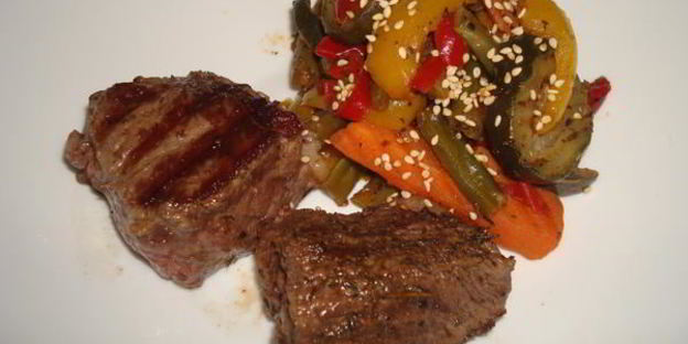 мини стейки на гриле с овощами