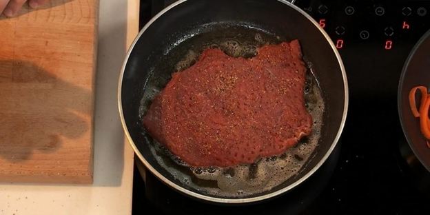 минутный стейк со смайл-глазуньей