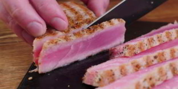 рыбный стейк из тунца