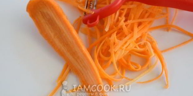 рыбный стейк на подушке из овощей в пергаменте