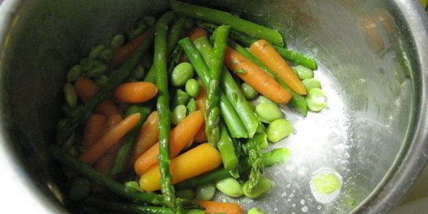 рыбный стейк в компании