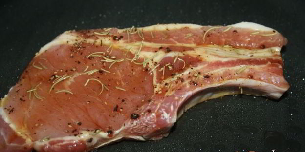 сочный свиной стейк