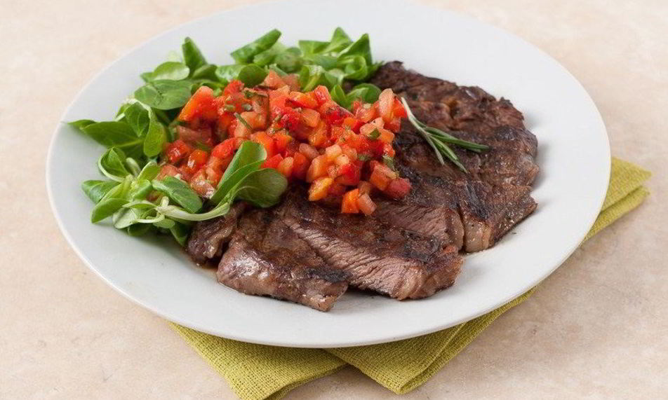 Рецепт стейка из австралийской мраморной говядины с чили сальсой