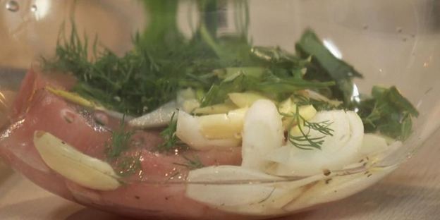 стейк из индейки с чечевицей и томатным соусом