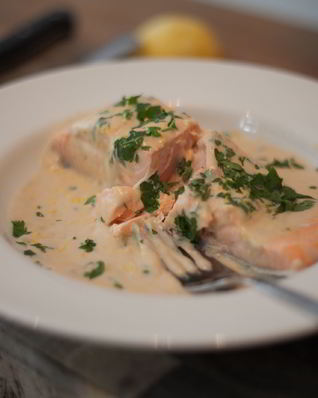 Стейк из семги в сливочном соусе