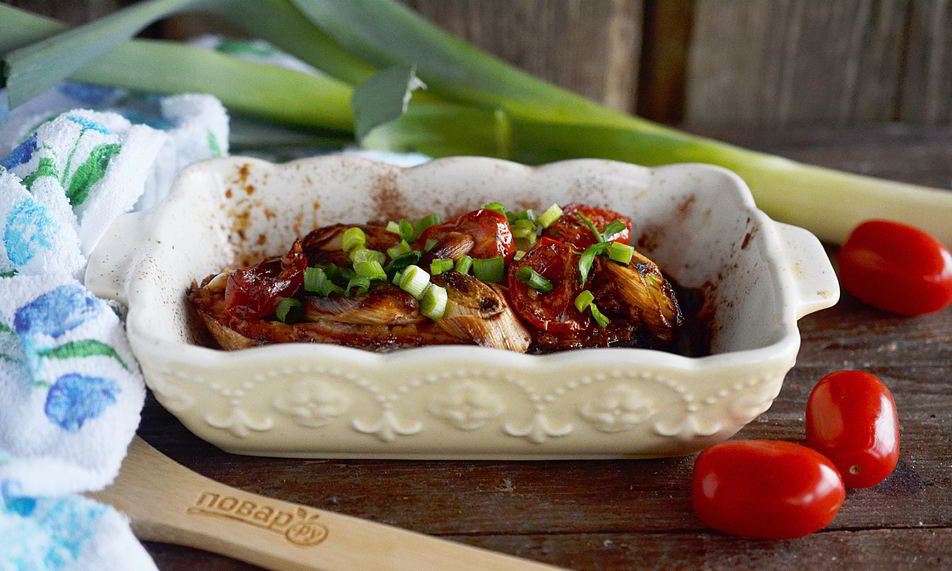 Рецепт стейка лосося, запеченный с помидорами черри