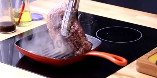 стейк рибай на сковороде