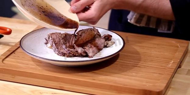 стейк рибай на сковороде