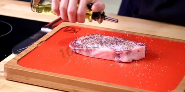 стейк рибай на сковороде