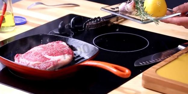 стейк рибай на сковороде