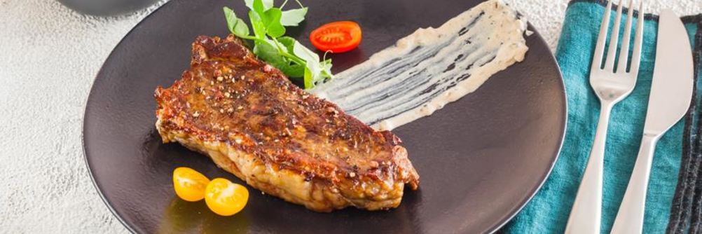 Стейк с перечным соусом