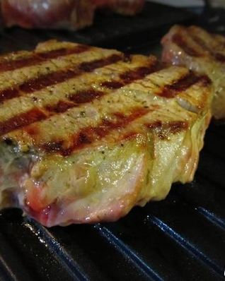 Стейк с винным маслом