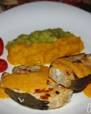 Стейки-гриль из зубатки под сливочным соусом