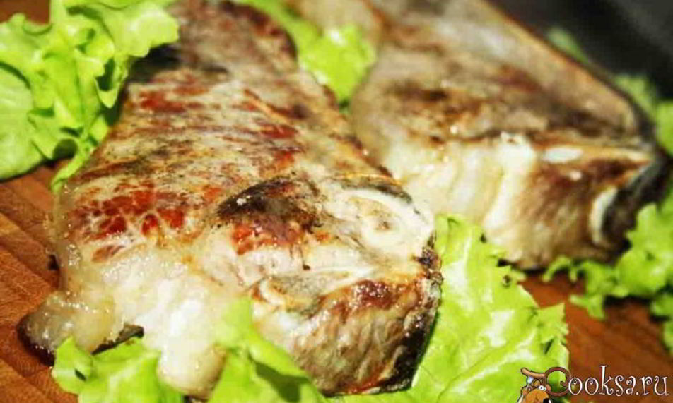 Рецепт стейков из говядины на косточке со сливочным маслом