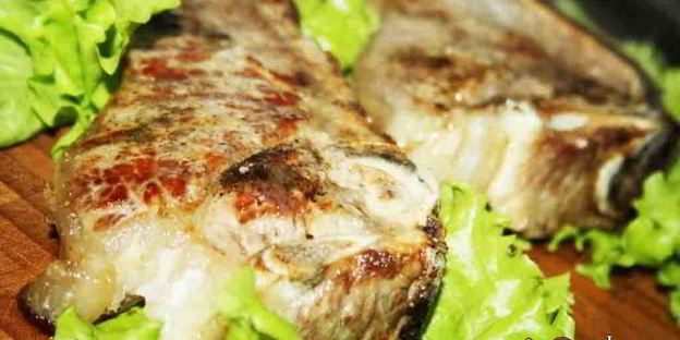 стейки из говядины на косточке со сливочным маслом