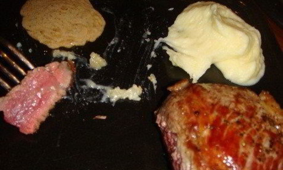 Рецепт стейков из говядины с перечным соусом и картофельным пюре