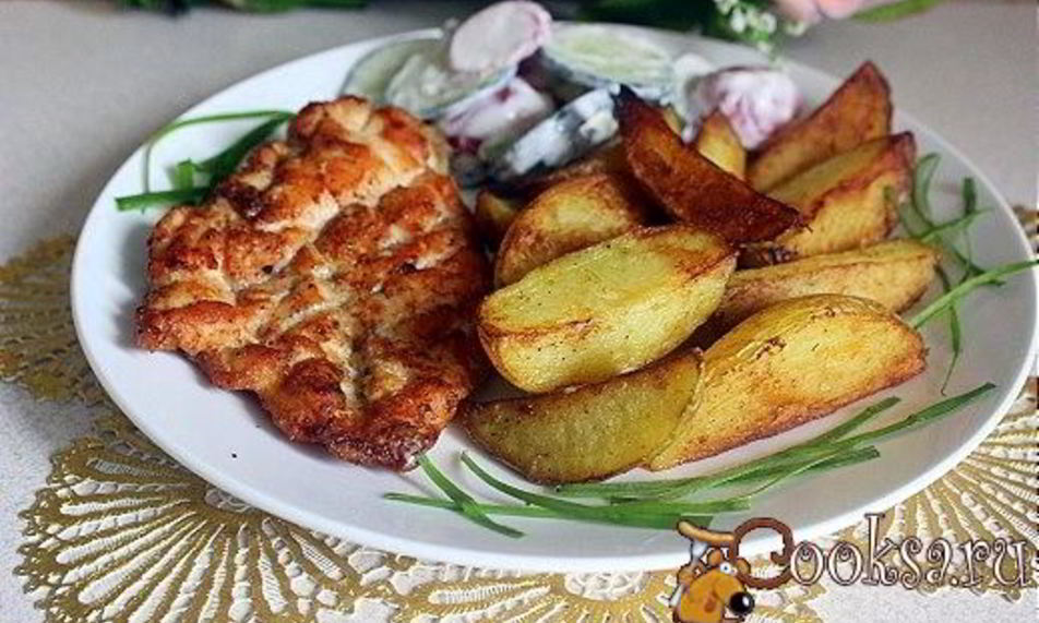 Рецепт стейков из куриной грудки с картофельными дольками