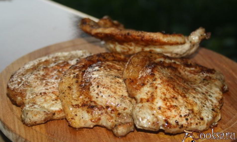 Рецепт стейки из свиной корейки в сухом маринаде на решетке на мангале