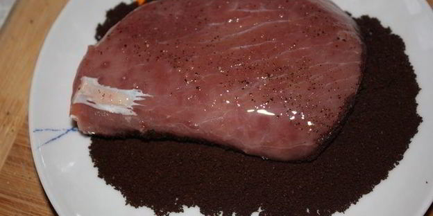 стейки с кофейной корочкой