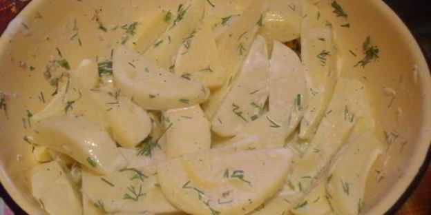 свиные стейки под соусом с запеченым картофелем