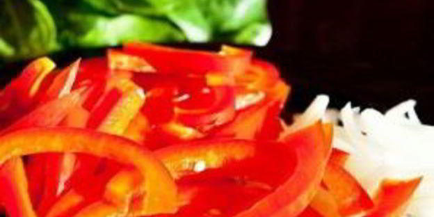 стеклянная лапша с индейкой и шпинатом