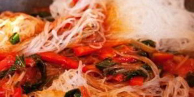 стеклянная лапша с индейкой и шпинатом