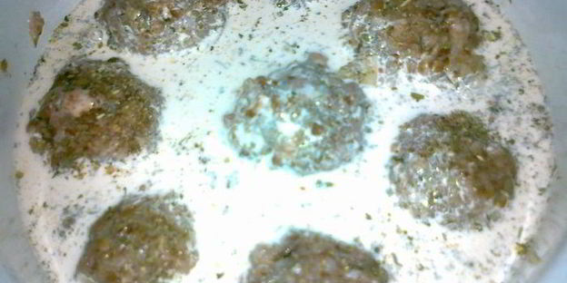 гречневые тефтели в сливочно-томатном соусе