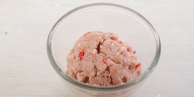 куриные тефтели с кориандром и томатным соусом