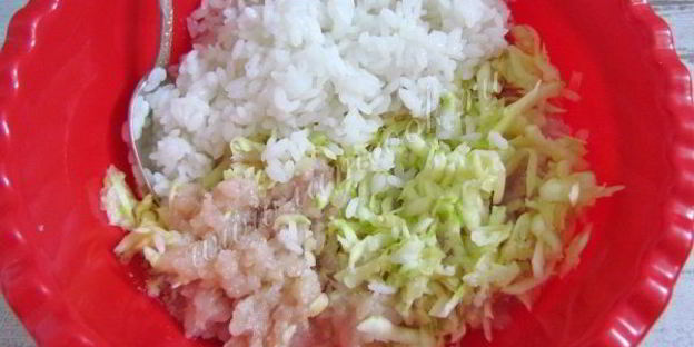 куриные тефтели с цукини и рисом