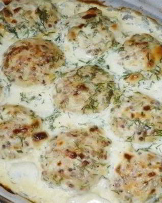 Легкие тефтели с начинкой в сливочном соусе