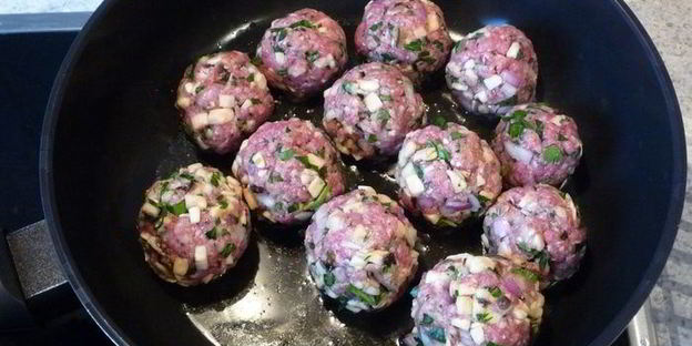 мясные тефтели с шампиньонами в томатном соусе