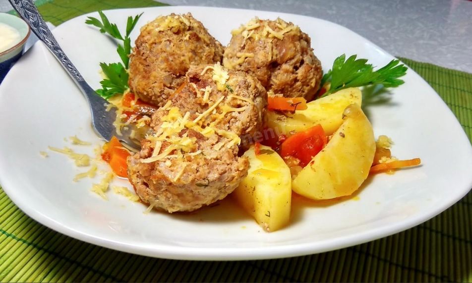 Рецепт мясных тефтелей в овощном соусе