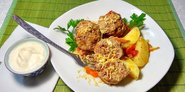 мясные тефтели в овощном соусе